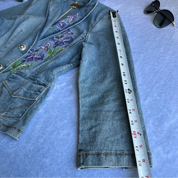 Women’s Sz M Classic Embroidered Denim Blazer Jacket Collar Neckline - Picture 14 of 16